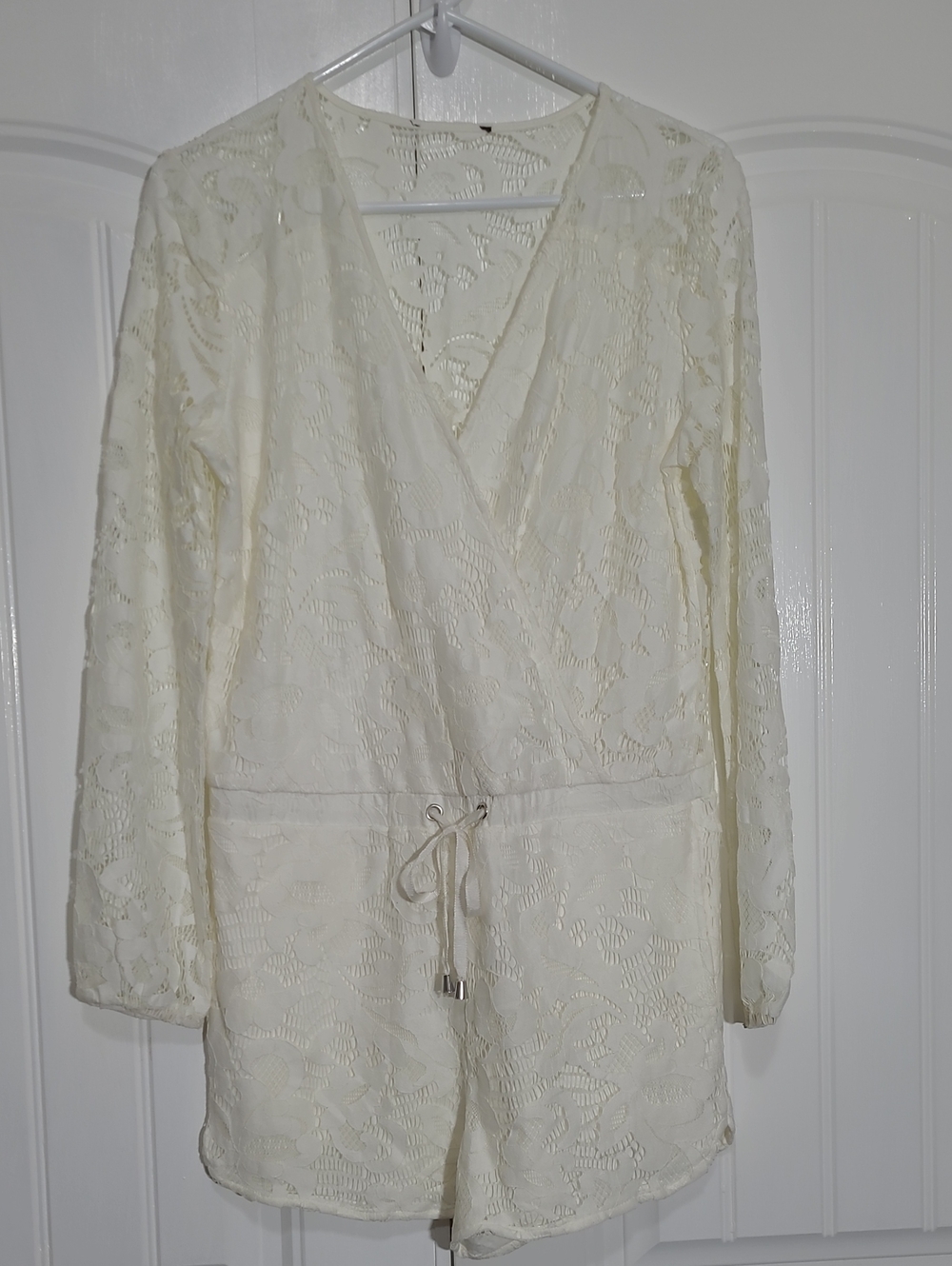 Romeo & Juliet Couture Cream Lace Long-Sleeve Romper